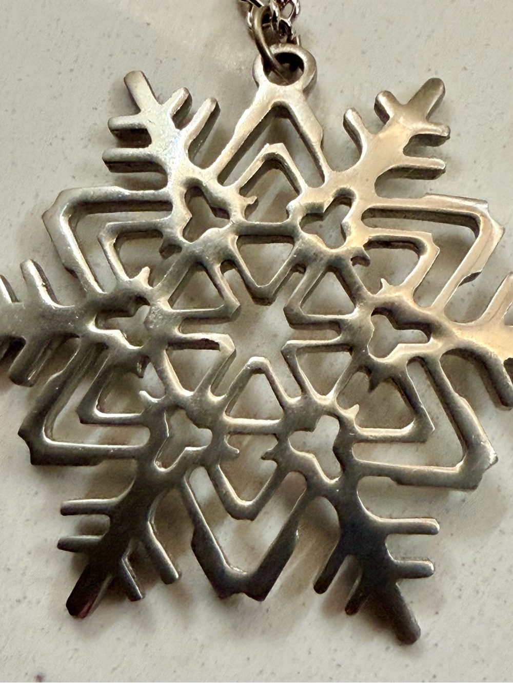 Vtg. Reef & Barton Pewter Snowflake Necklace 24”Chain 3” Snowflake. Blue pouch